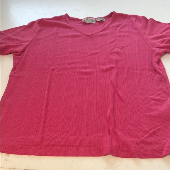 Basic Editions Tops - Vintage Basic Editions Medium Pink Textured Short Sleeve V Neck